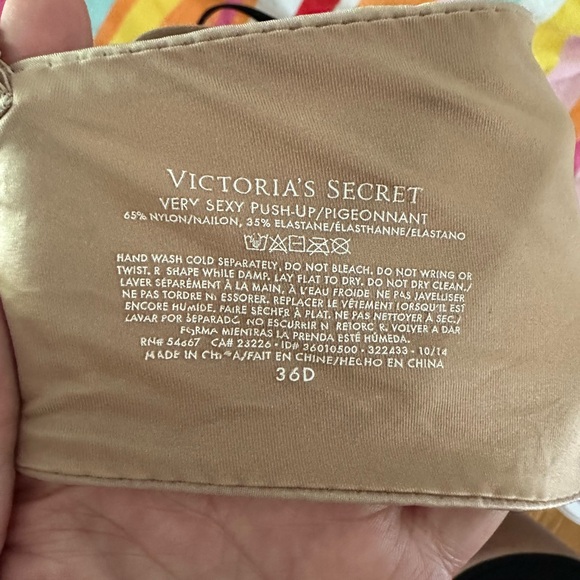 2 Victoria Secret Bras 36D - Picture 3 of 4